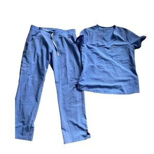 FIGS SCRUB SET MEDIUM TOP LARGE BOTTOMS